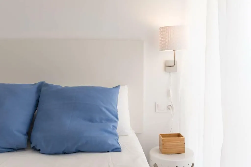 Lyrioshomes Malaga Cervantes